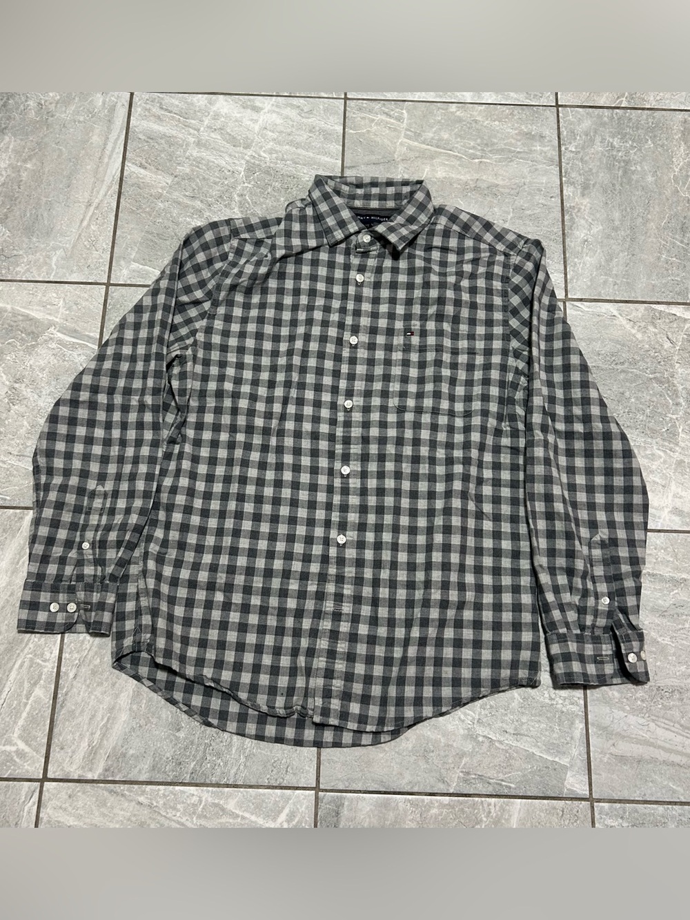 Tommy Hilfiger Men’s Large Gray Black Gingham Check Button Up Shirt